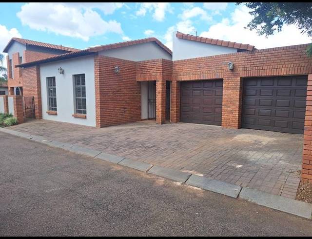 3 BEDROOM SIMPLEX FOR SALE IN EQUESTRIA